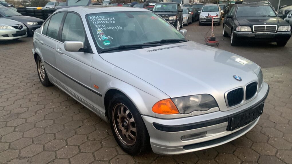 BMW 323i