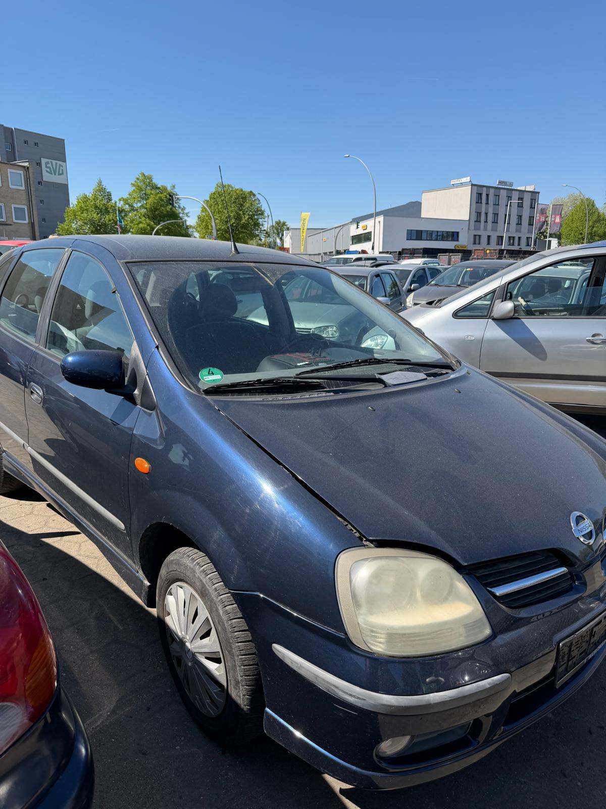 Nissan Almera Tino